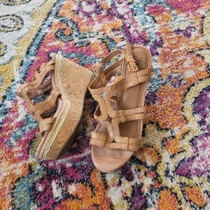 Lucky Brand wedge sandals  metallic rose sz 8M